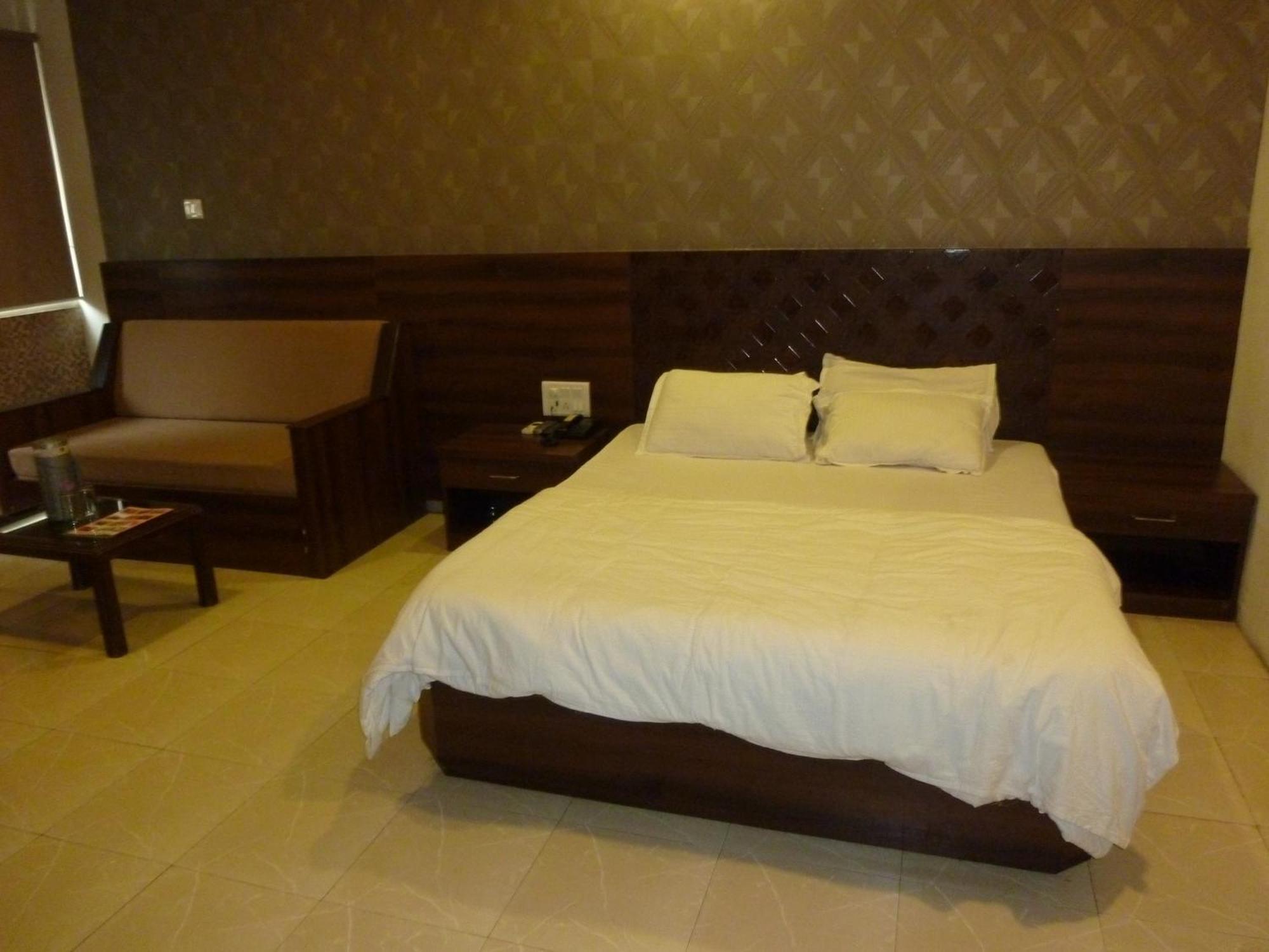 Hotel Regal Palace Mumbai Room photo