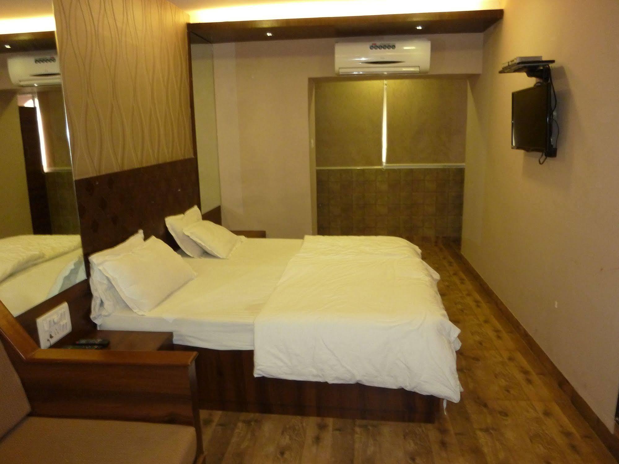 Hotel Regal Palace Mumbai Exterior photo